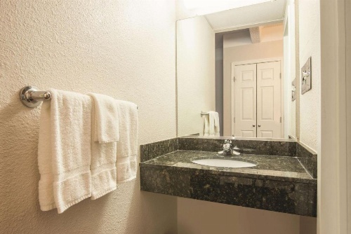 La Quinta Inn & Suites by Wyndham Silverthorne - Summit Co image 10